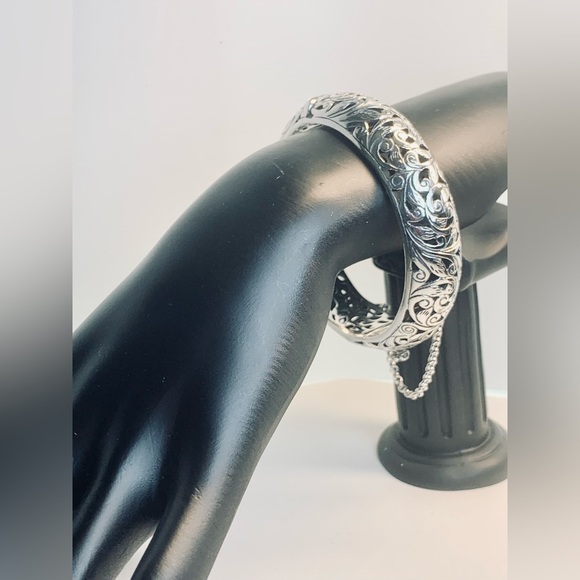 Silpada RARE Sterling Silver FOREVER STUNNING Hinged Filigree Bangle Bracelet - Picture 1 of 15